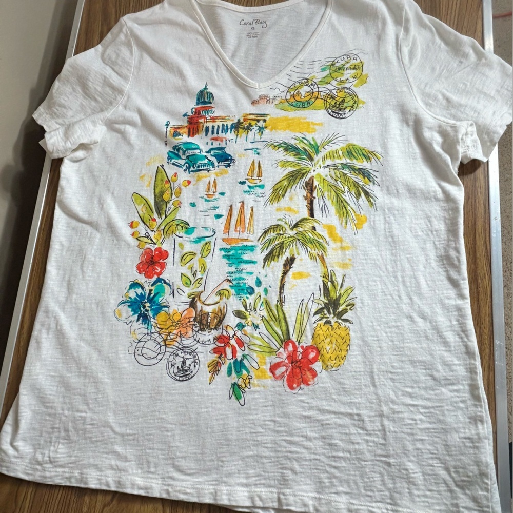 Coral Bay Women’s Multicolor Tropical Scene Short Sleeve V-neck Tee Size XL